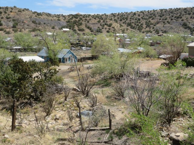 2 Grasshopper Road, Madrid, NM 87010