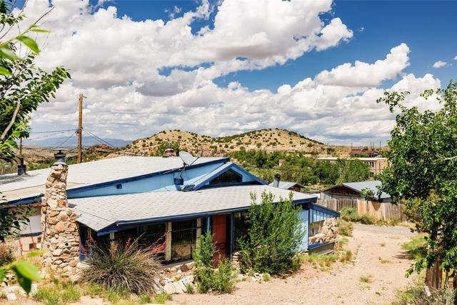 2 Grasshopper Road, Madrid, NM 87010