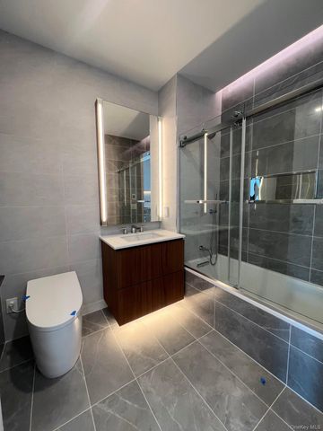 35-32 Leavitt Street 11M, Flushing, NY 11354