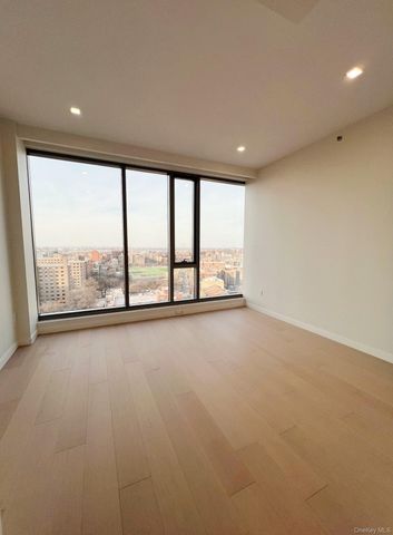 35-32 Leavitt Street 11M, Flushing, NY 11354