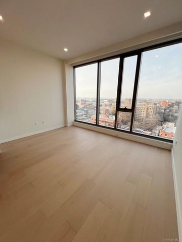 35-32 Leavitt Street 11M, Flushing, NY 11354