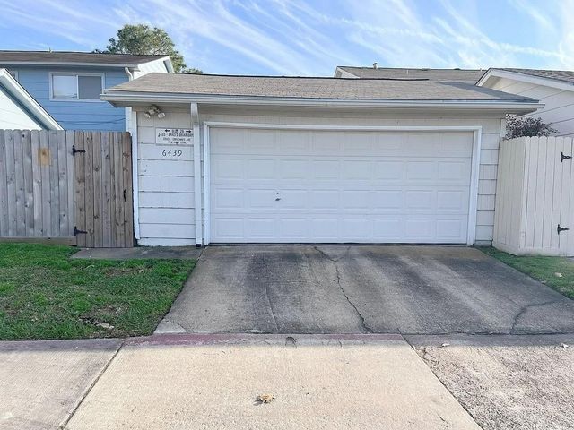 6439 S Briar Bayou Drive, Houston, TX 77072