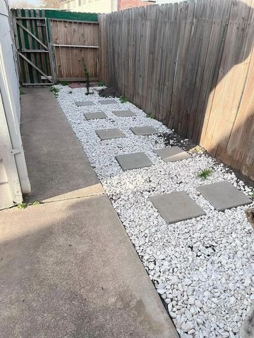 6439 S Briar Bayou Drive, Houston, TX 77072