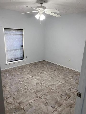 6439 S Briar Bayou Drive, Houston, TX 77072