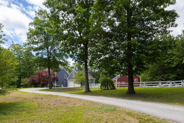 28 Mathews Road, Henniker, NH 03242