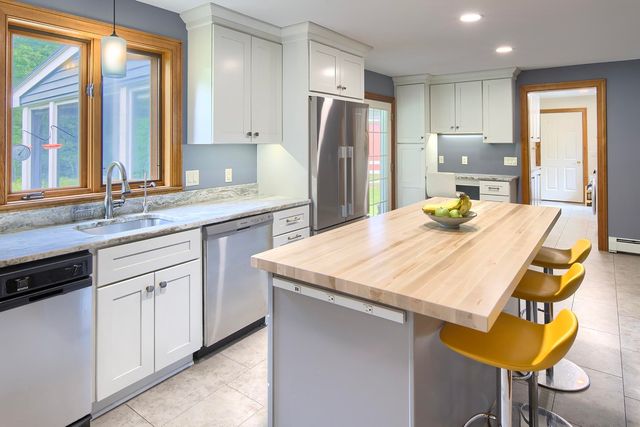 28 Mathews Road, Henniker, NH 03242