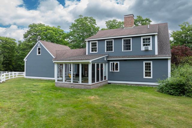 28 Mathews Road, Henniker, NH 03242