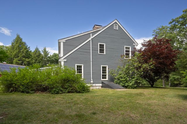 28 Mathews Road, Henniker, NH 03242