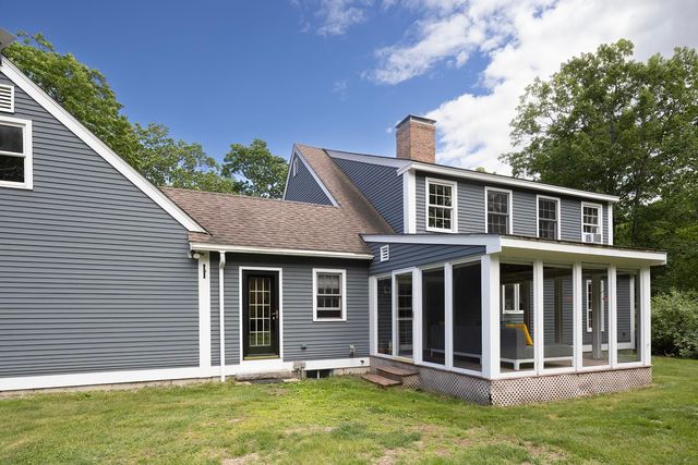 28 Mathews Road, Henniker, NH 03242