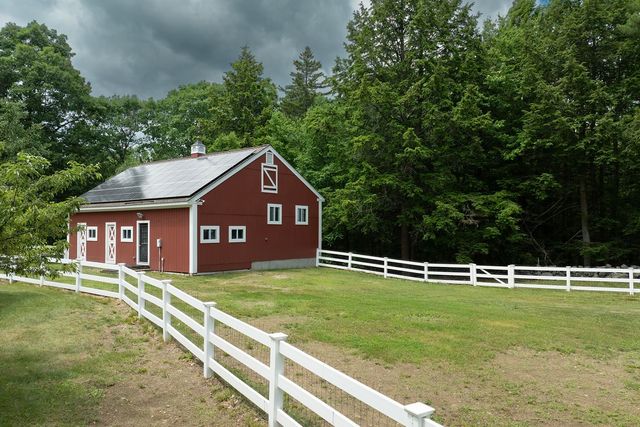 28 Mathews Road, Henniker, NH 03242