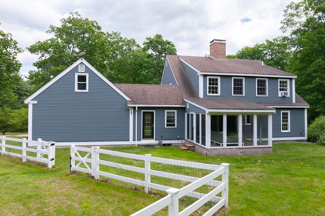 28 Mathews Road, Henniker, NH 03242