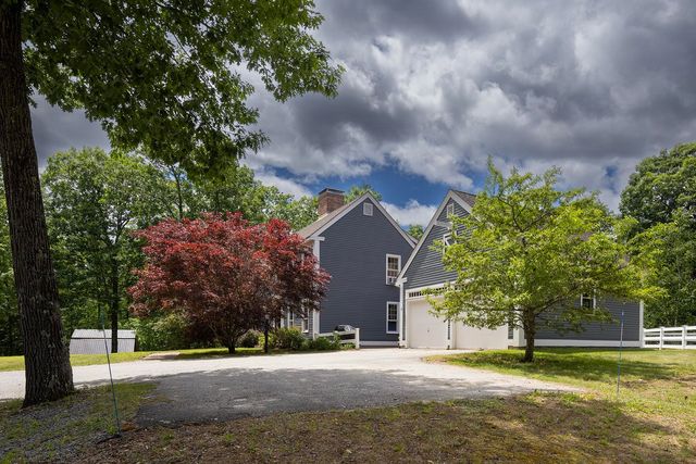 28 Mathews Road, Henniker, NH 03242
