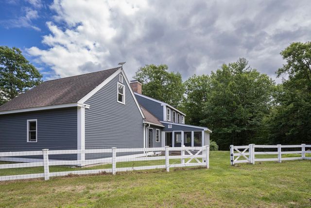 28 Mathews Road, Henniker, NH 03242