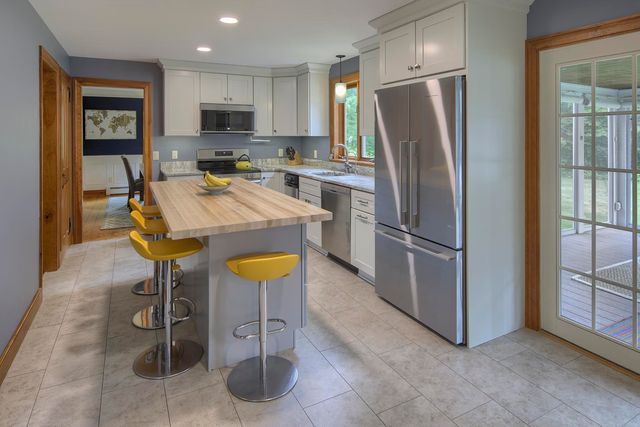 28 Mathews Road, Henniker, NH 03242