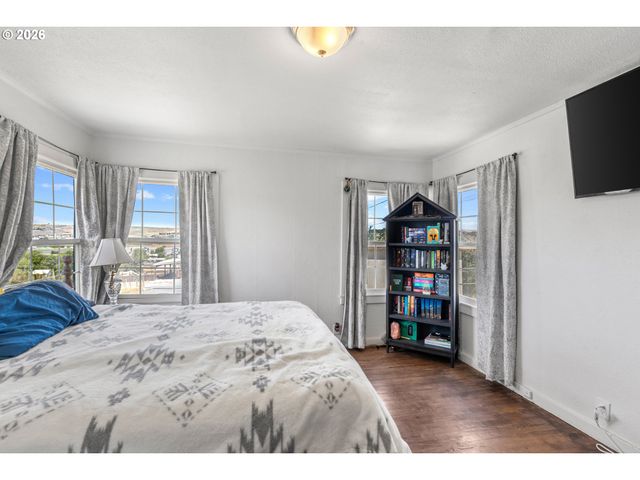 1901 Sw GOODWIN Ave, Pendleton, OR 97801