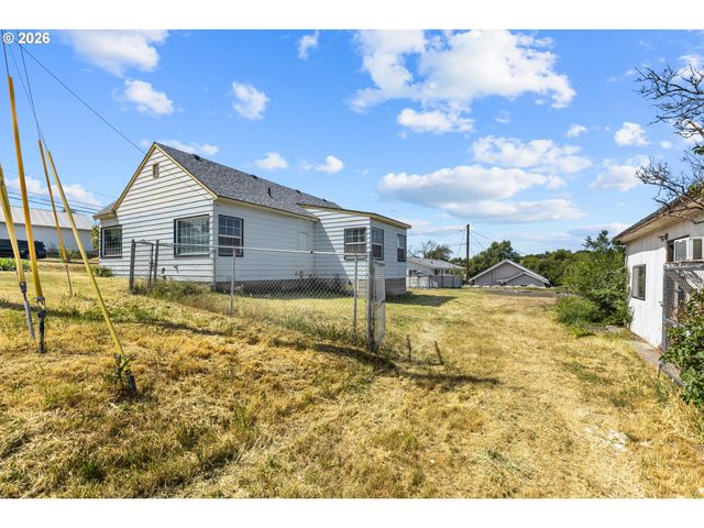 1901 Sw GOODWIN Ave, Pendleton, OR 97801