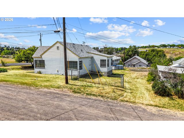 1901 Sw GOODWIN Ave, Pendleton, OR 97801