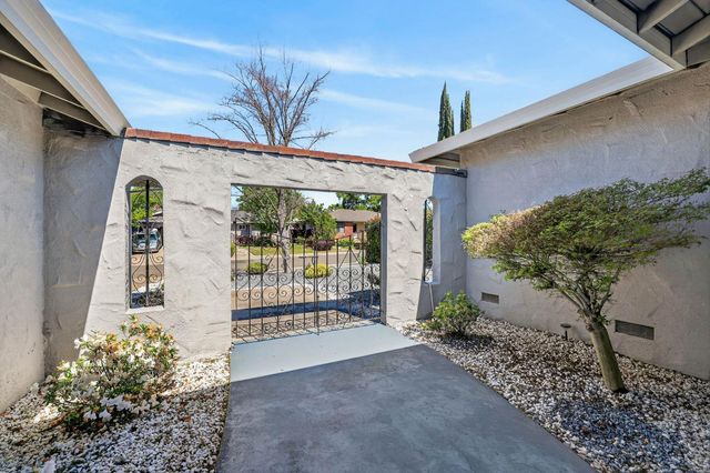 6410 Rolling Way, Carmichael, CA 95608