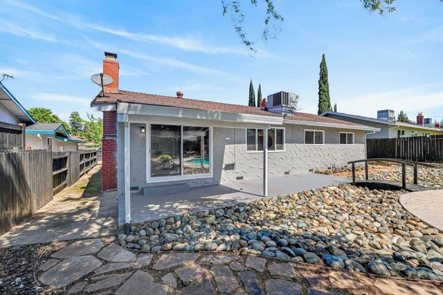 6410 Rolling Way, Carmichael, CA 95608