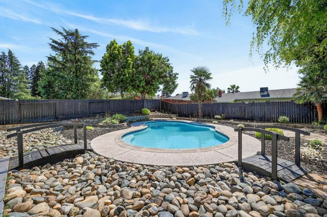 6410 Rolling Way, Carmichael, CA 95608