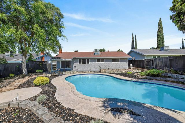 6410 Rolling Way, Carmichael, CA 95608