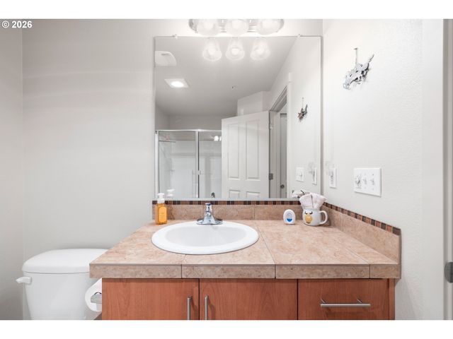 10834 Ne HOLLY St, Hillsboro, OR 97006