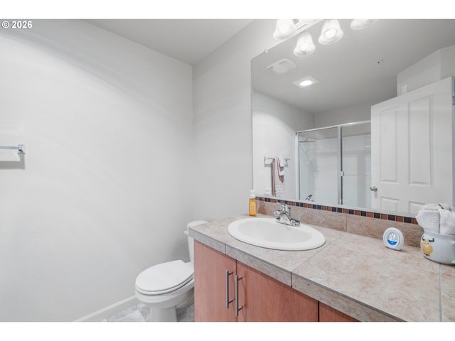 10834 Ne HOLLY St, Hillsboro, OR 97006