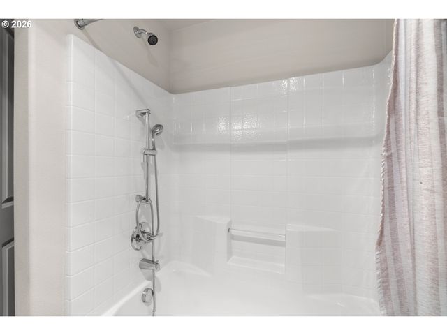 10834 Ne HOLLY St, Hillsboro, OR 97006
