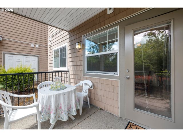 10834 Ne HOLLY St, Hillsboro, OR 97006