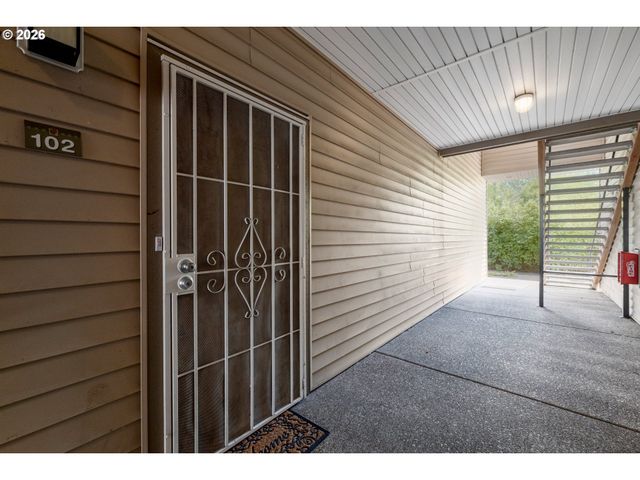10834 Ne HOLLY St, Hillsboro, OR 97006