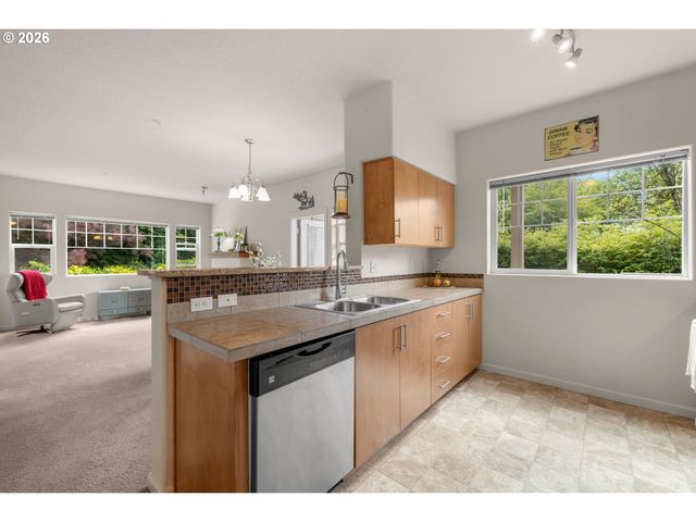 10834 Ne HOLLY St, Hillsboro, OR 97006