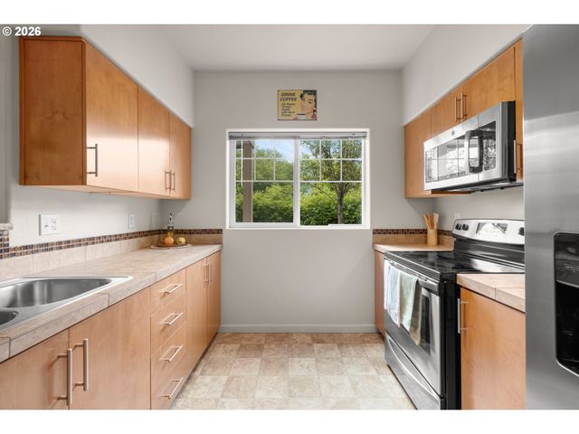 10834 Ne HOLLY St, Hillsboro, OR 97006
