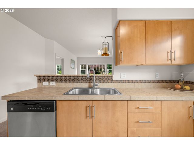 10834 Ne HOLLY St, Hillsboro, OR 97006