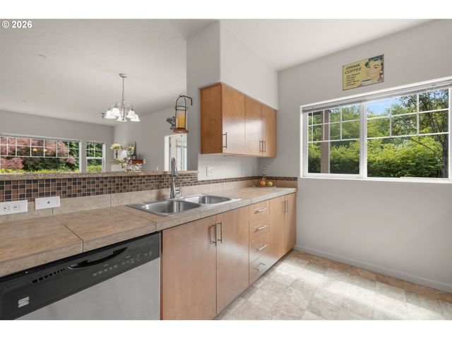 10834 Ne HOLLY St, Hillsboro, OR 97006