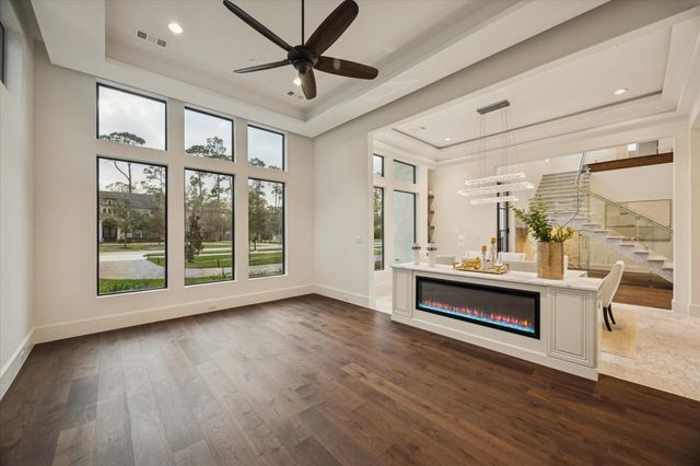 318 Knipp Road, Houston, TX 77024