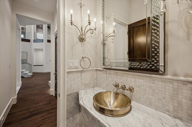 318 Knipp Road, Houston, TX 77024