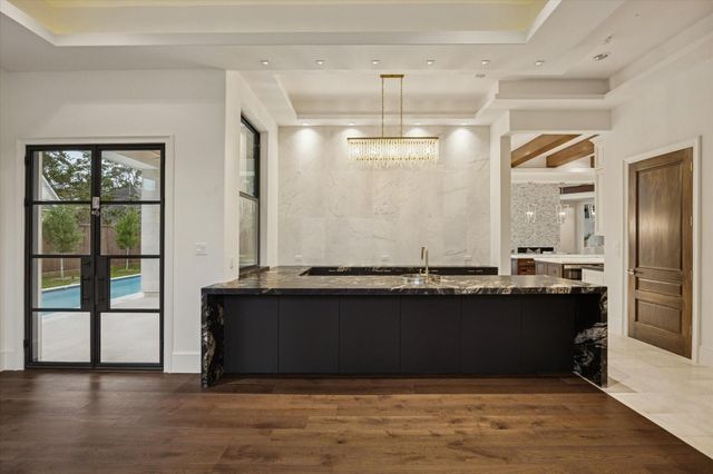 318 Knipp Road, Houston, TX 77024