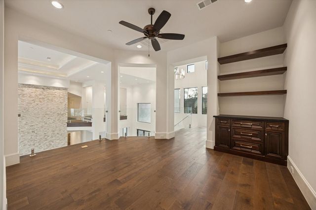 318 Knipp Road, Houston, TX 77024