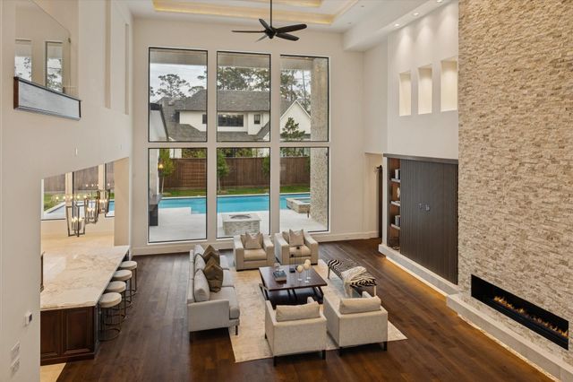 318 Knipp Road, Houston, TX 77024