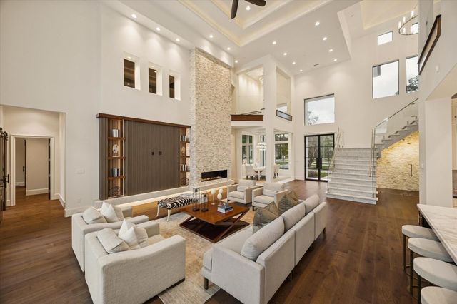 318 Knipp Road, Houston, TX 77024