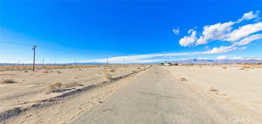 Image 2 of property listing at 971 Argentina Avenue, Salton City, CA 92275