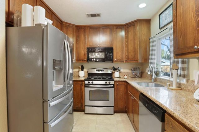 222 Maynell Ave, Modesto, CA 95354