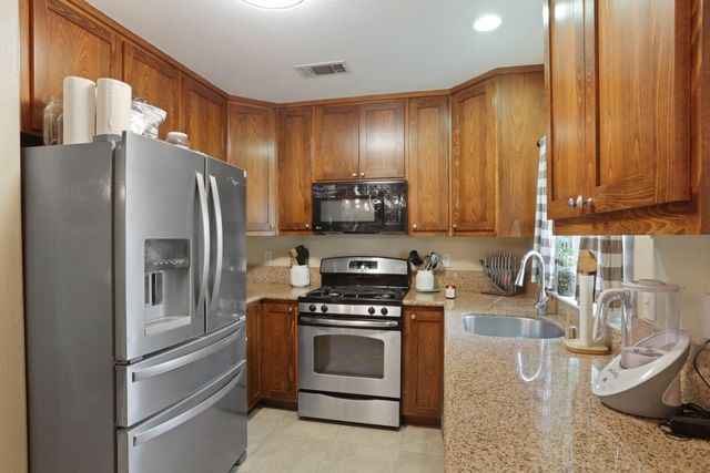 222 Maynell Ave, Modesto, CA 95354