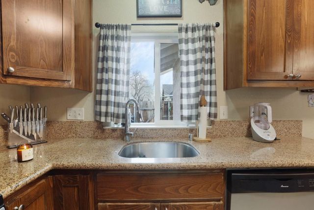 222 Maynell Ave, Modesto, CA 95354