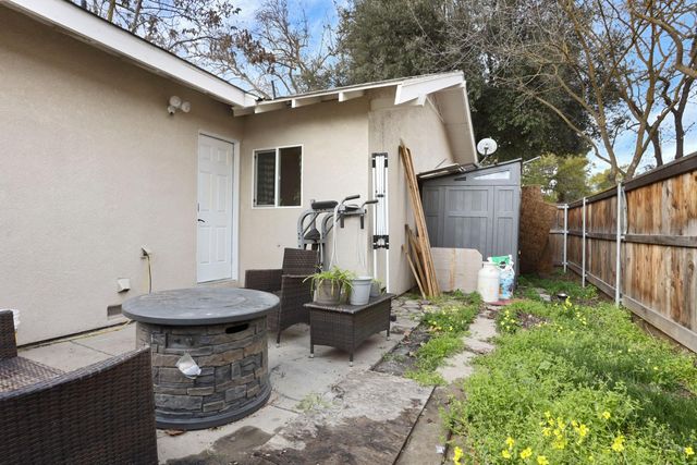 222 Maynell Ave, Modesto, CA 95354