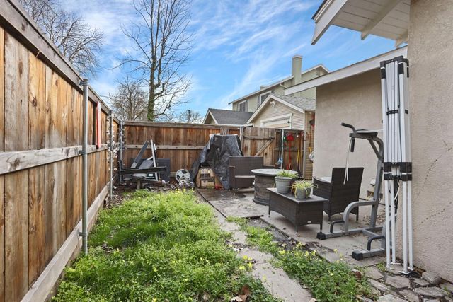 222 Maynell Ave, Modesto, CA 95354