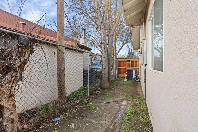 222 Maynell Ave, Modesto, CA 95354