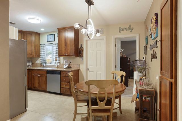 222 Maynell Ave, Modesto, CA 95354