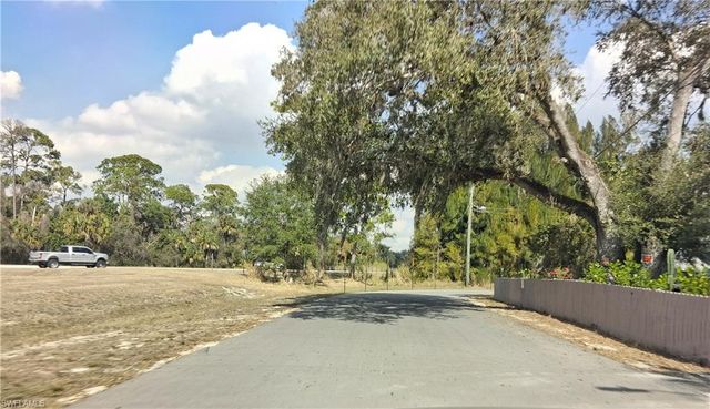 Suwanee AVE, Labelle, FL 33935