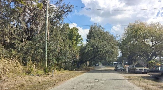 Suwanee AVE, Labelle, FL 33935